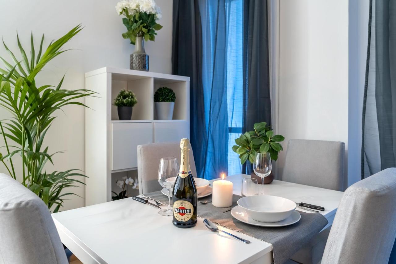 Suite 1,2 Porta Milano Centro Parking Free Exterior foto