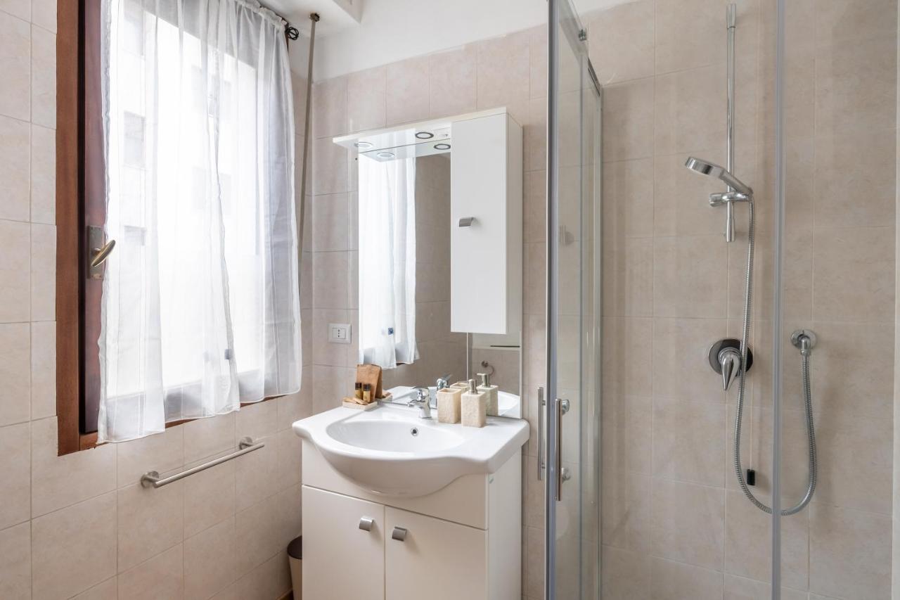 Suite 1,2 Porta Milano Centro Parking Free Exterior foto